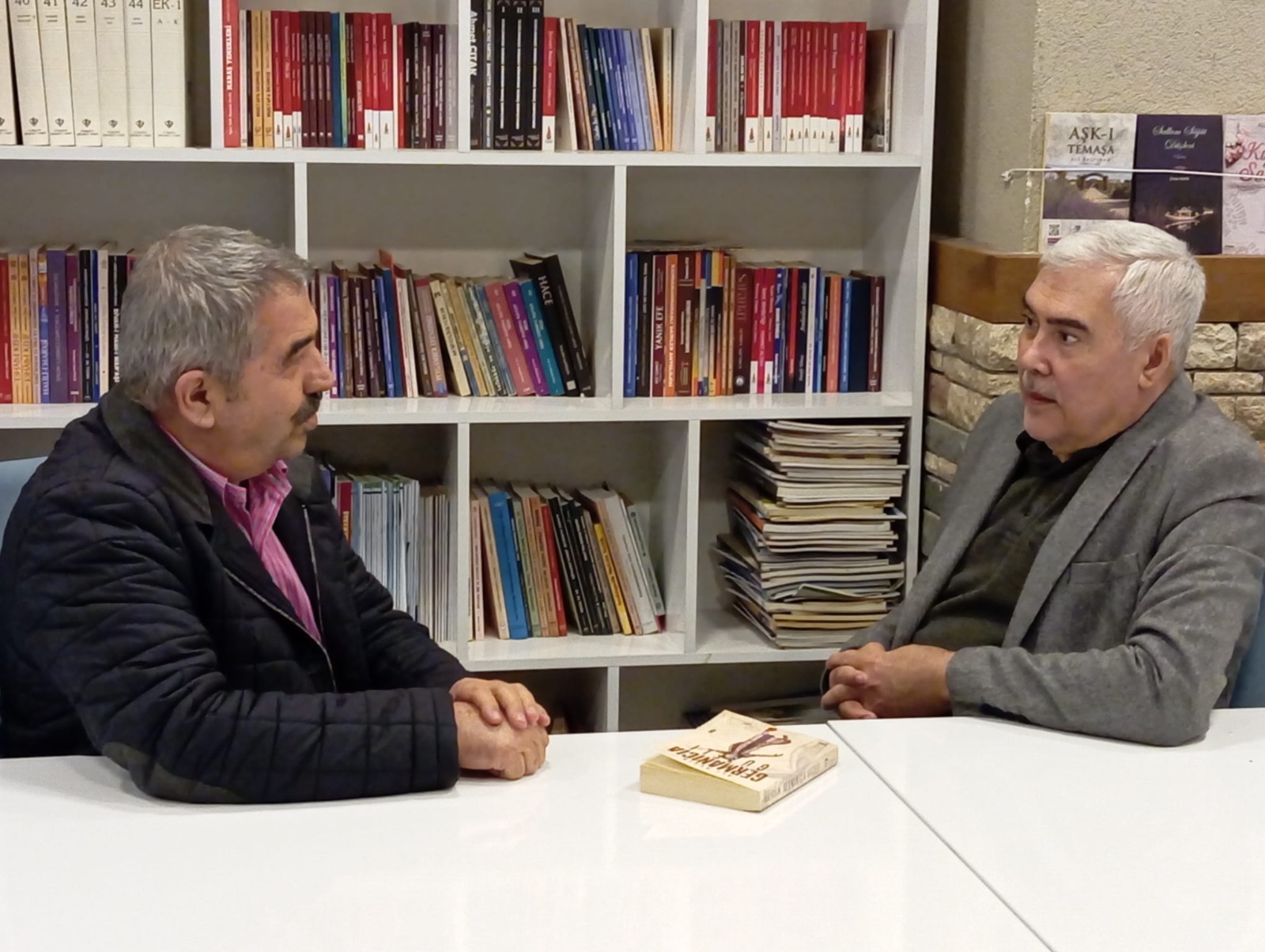SALKIM SÖĞÜT SOHBETLERİ –8 ŞAİR-YAZAR TAYYİB ATMACA İLE EDEBİYAT EKSENİNDE BİR SÖYLEŞİ