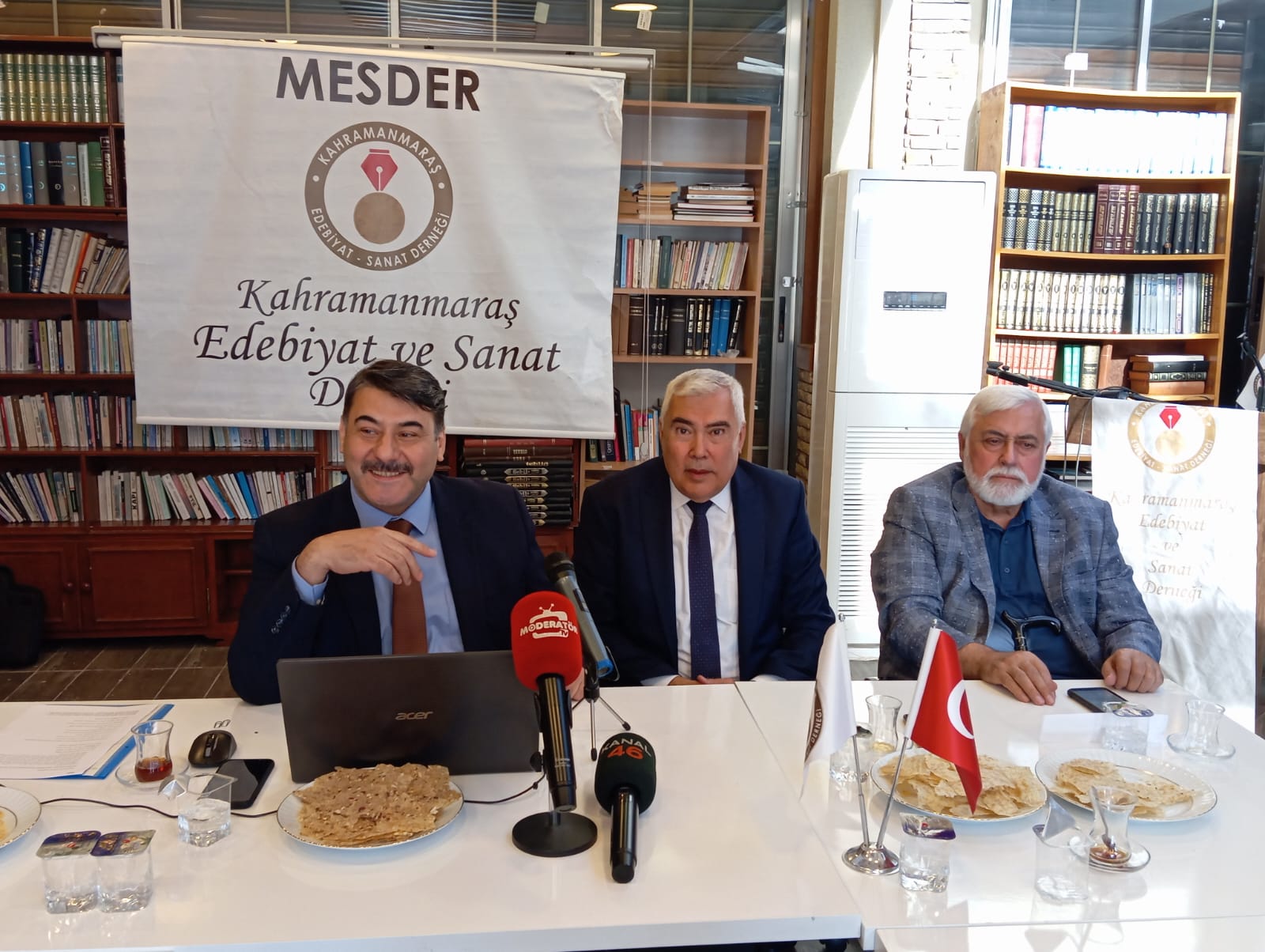 MESDER’DE YENİ DÖNEMİN İLK EDEBİYAT SOHBETİ PROF. DR. YAKUP POYRAZ’IN SUNUMUYLA “BERCESTE BEYİTLER”