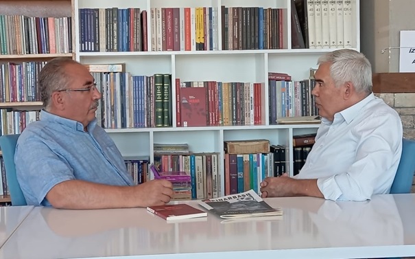 SALKIM SÖĞÜT EDEBİYAT SOHBETLERİ – 28 – ŞAİR YAZAR  MEHMET GÖZÜKARA İLE EDEBİYAT EKSENİNDE SÖYLEŞİ