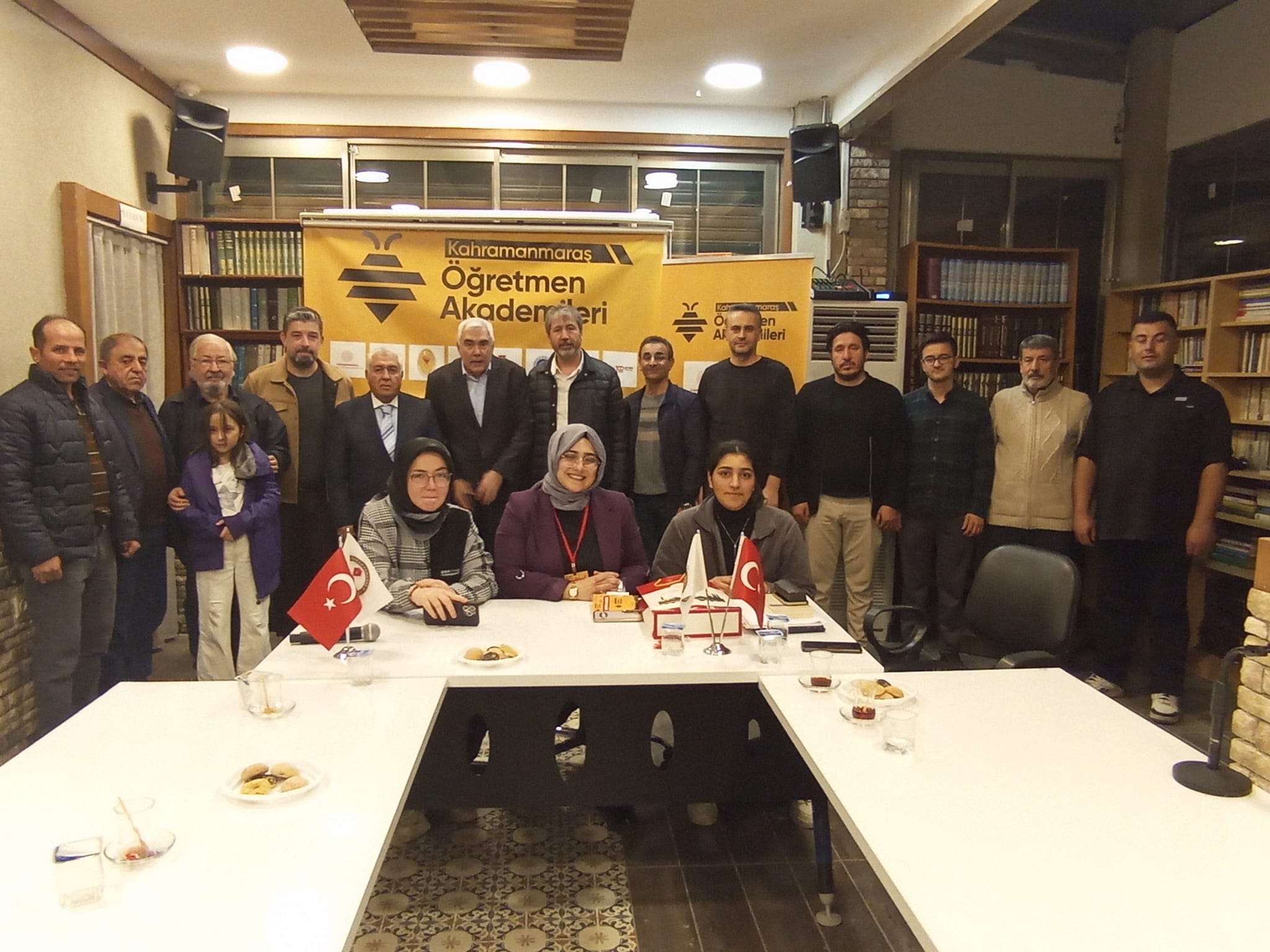 ÖĞRETMEN EDEBİYAT AKADEMİSİ’NDE “ÖYKÜ YAZMA” KONUSU MESDER’DE ANLATILDI