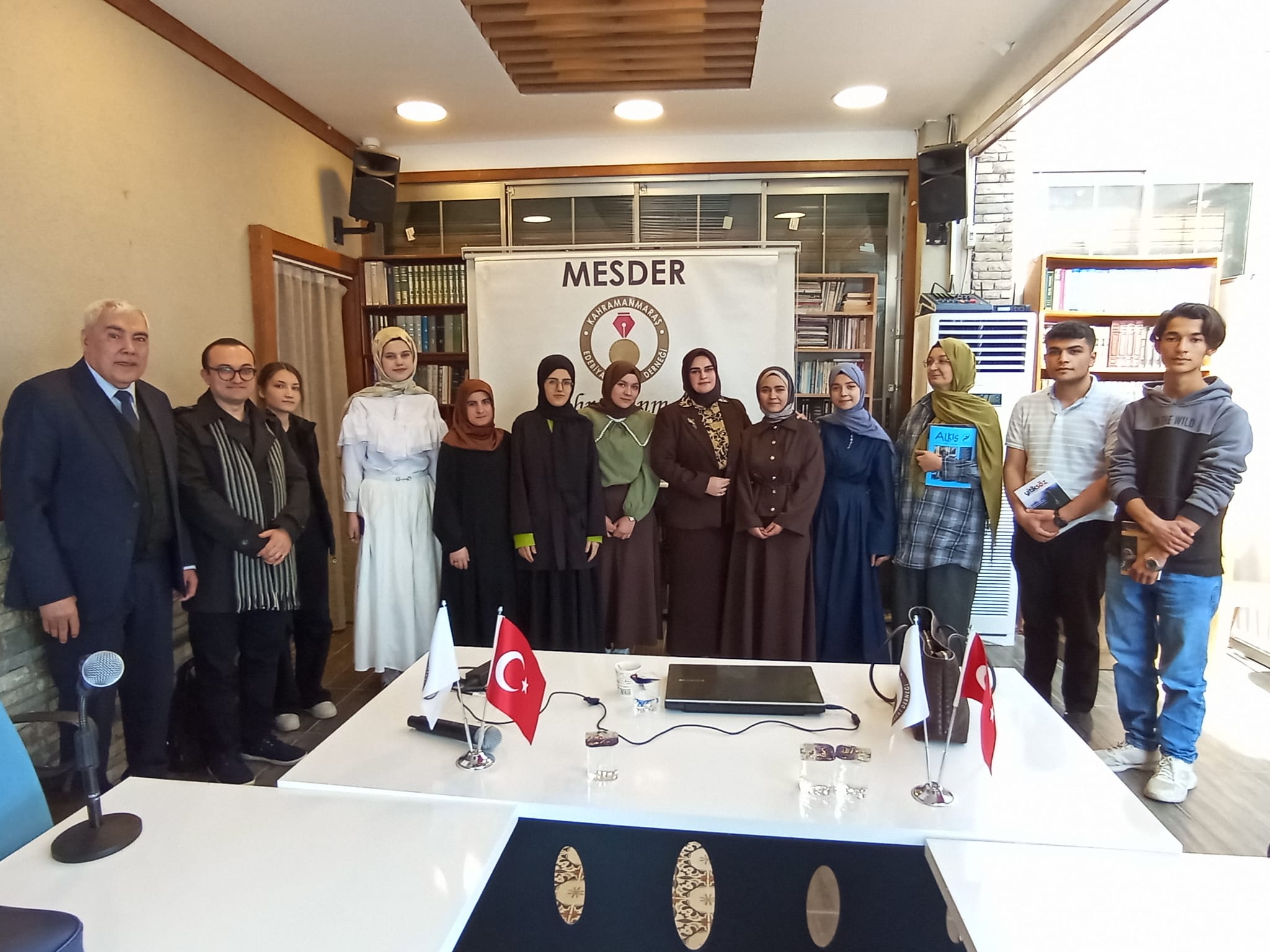 MESDER’DE GENÇLERLE EDEBİYATIN SATIR ARASI YOLCULUĞU