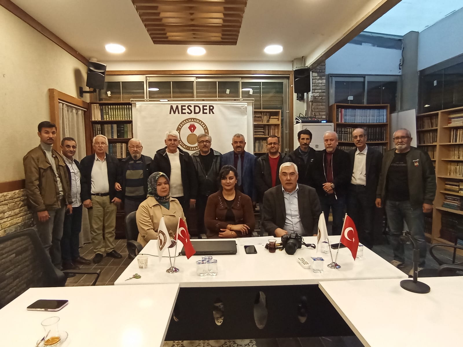 MESDER’de Şiir ve Fotoğrafın Kesişiminde Unutulmaz Bir Program: “HAYATIN KADRAJINDA ŞİİR VE FOTOĞRAF”