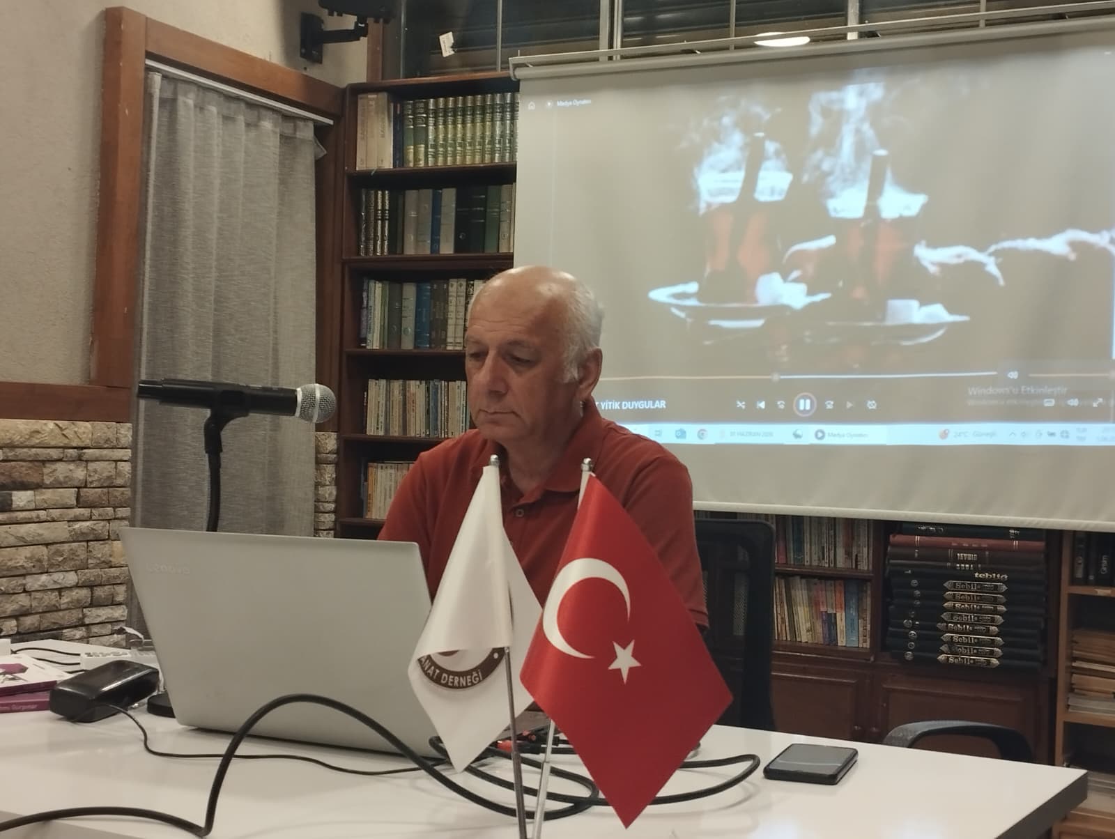MESDER KELAMDAN KALEME YAZARLIK ATÖLYESİ ÇİÇEK AÇIYOR