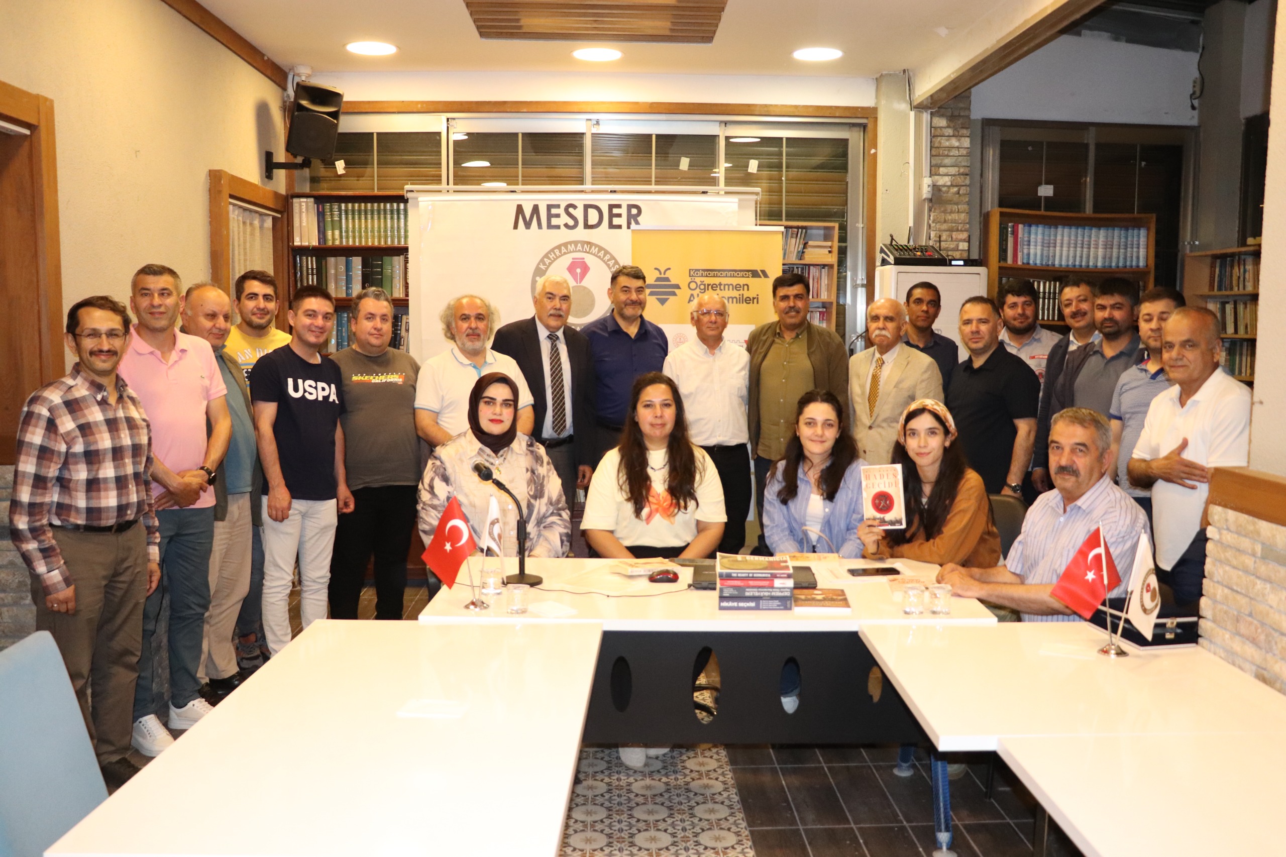 EDEBİYAT AKADEMİLERİ’NDE MUHTEŞEM SEZON FİNALİ:  ALİ AVGIN’DAN “HAN DUVARLARINDAN GERMANİCİA’YA ROMANLAŞAN ŞEHİR” SEMİNERİ
