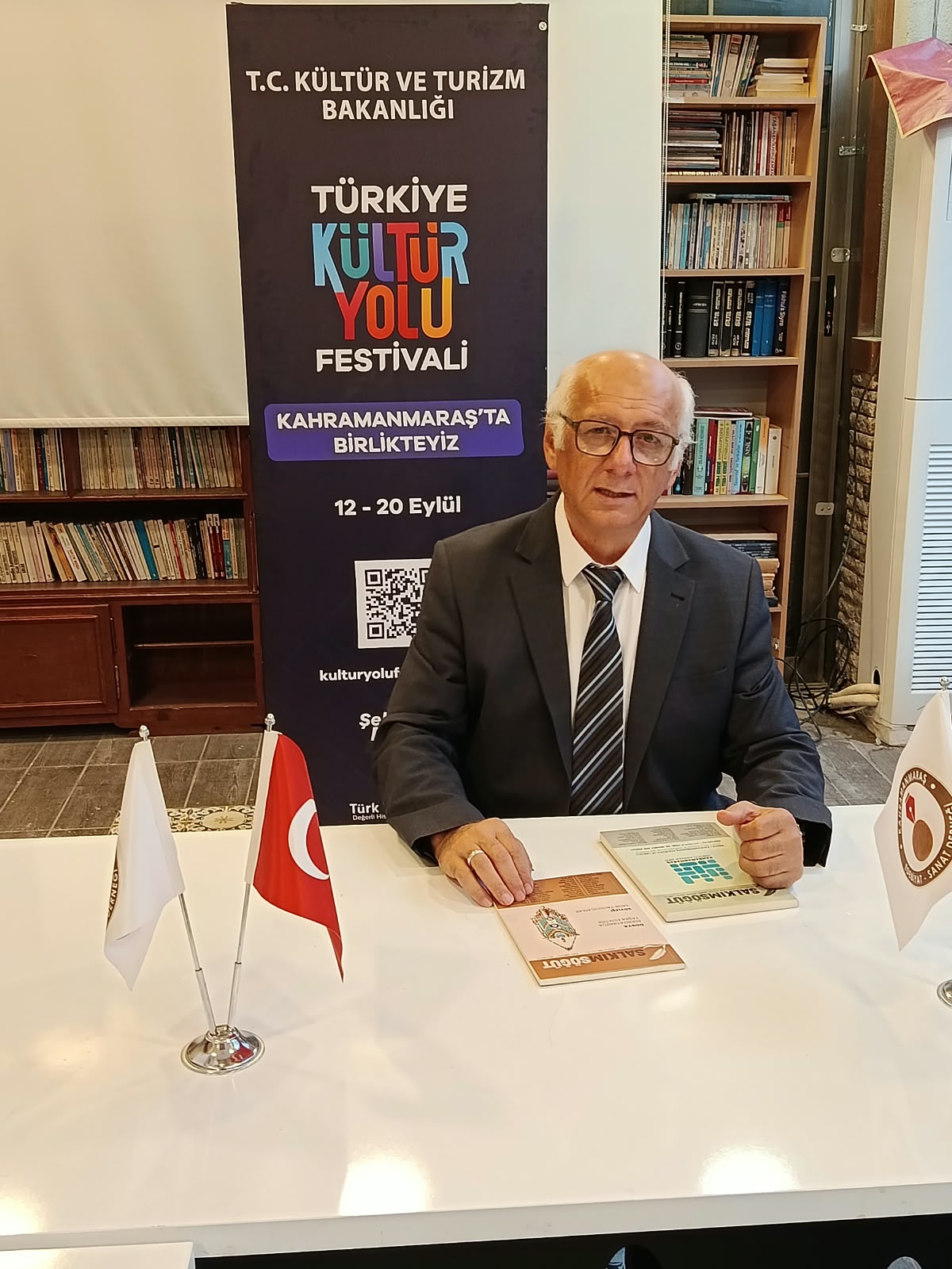 KÜLTÜR YOLU FESTİVALİNDE RAMAZAN AVCI ŞEHRİN EDEBÎ HAFIZASINI ANLATTI