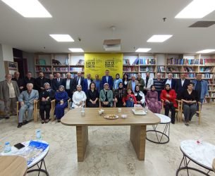 EDEBİYAT KONUŞMALARI / MESDER BULUŞMALARINDA DURDU GÜNEŞ İLE MİZAH ÜZERİNE TATLI BİR SÖYLEŞİ