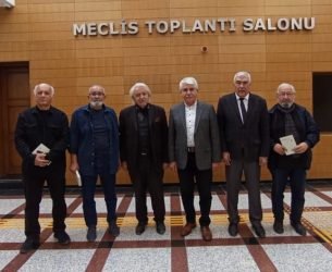 MESDER YÖNETİMİ BÜYÜKŞEHİR BELEDİYESİ BAŞDANIŞMANI BURHAN SAKALLI’YI MAKAMINDA ZİYARET ETTİ