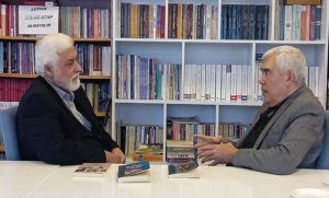 ŞAİR YAZAR HANİFİ YILMAZ İLE SÖYLEŞİ:  ŞAİR HER ZAMAN VE ZEMİNDE KENDİNİ YENİLEME MECBURİYETİNDE