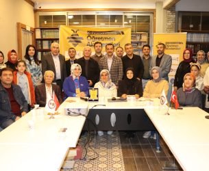 Edebiyat Akademisi İlk Programı Mesder’de Gerçekleşti:  Mevlana İdris Zengin Şiirlerinde Çocuk Gerçekliği  Konuşuldu